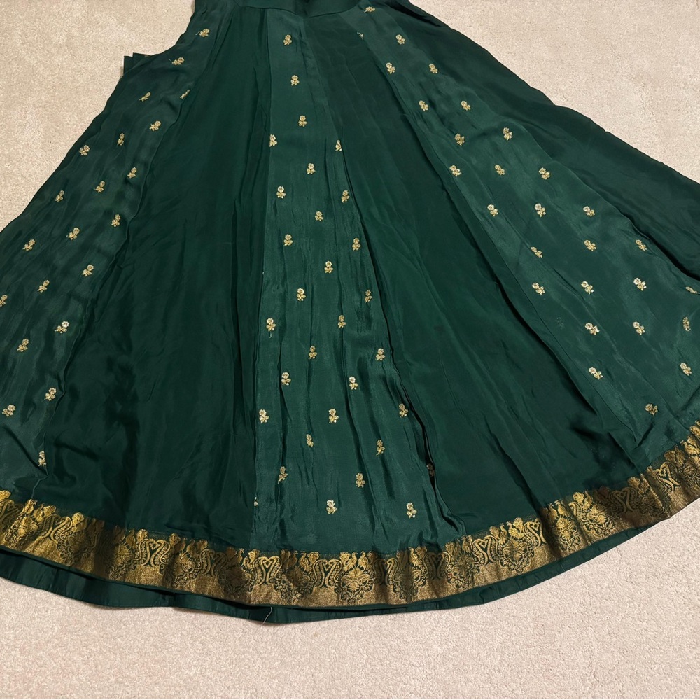 Elegant Green and Gold Women's Skirt set